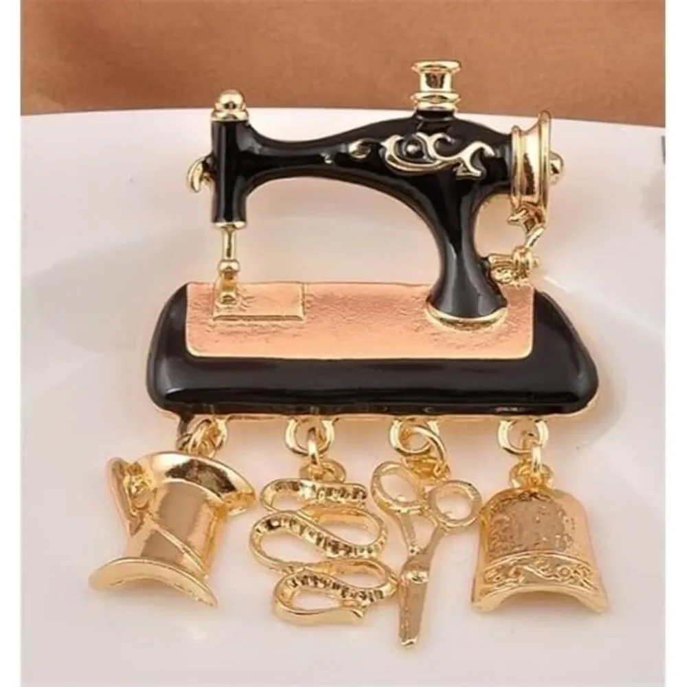 Vintage Sewing Machine Brooch Zinc Alloy Jewelry Pin 1.5-inch Gold Black Gift